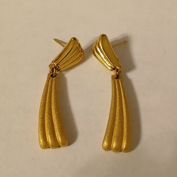 Yellow Gold Tone Chisled Etched Ribbed Statement Retro Dangle Earrings - Picture 1 of 6